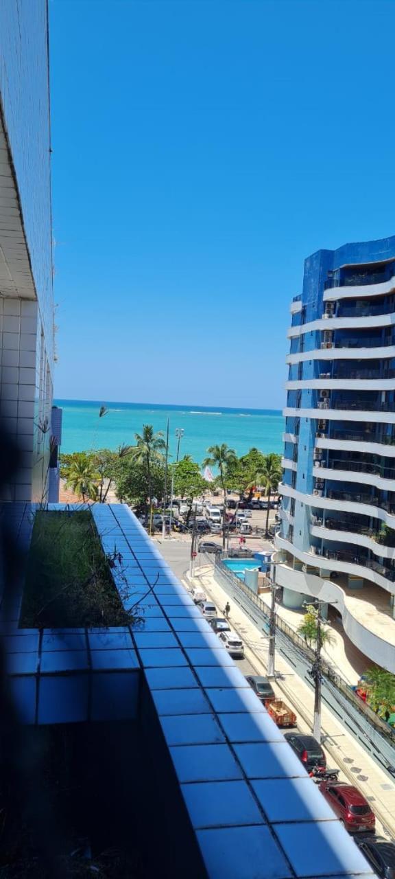 Na Beira Mar De Pajucara- Edif Neo- E Sala - Possui Varanda- Vista Lateral Do Mar-rua Julio Plech Filho 60 Esquina Com Avenida Doutor Antonio Gouveia - Consumo Eletrico E Pago No Ckeck-out - 1 Kwh E 1,35 Reias - Tem Tela De Proteca * Maceio (Alagoas)
