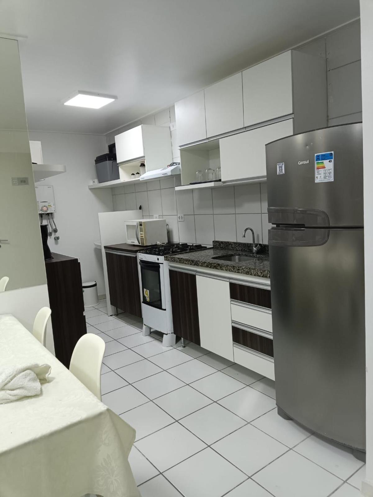 Na Beira Mar De Pajucara- Edif Neo- E Sala - Possui Varanda- Vista Lateral Do Mar-rua Julio Plech Filho 60 Esquina Com Avenida Doutor Antonio Gouveia - Consumo Eletrico E Pago No Ckeck-out - 1 Kwh E 1,35 Reias - Tem Tela De Proteca *