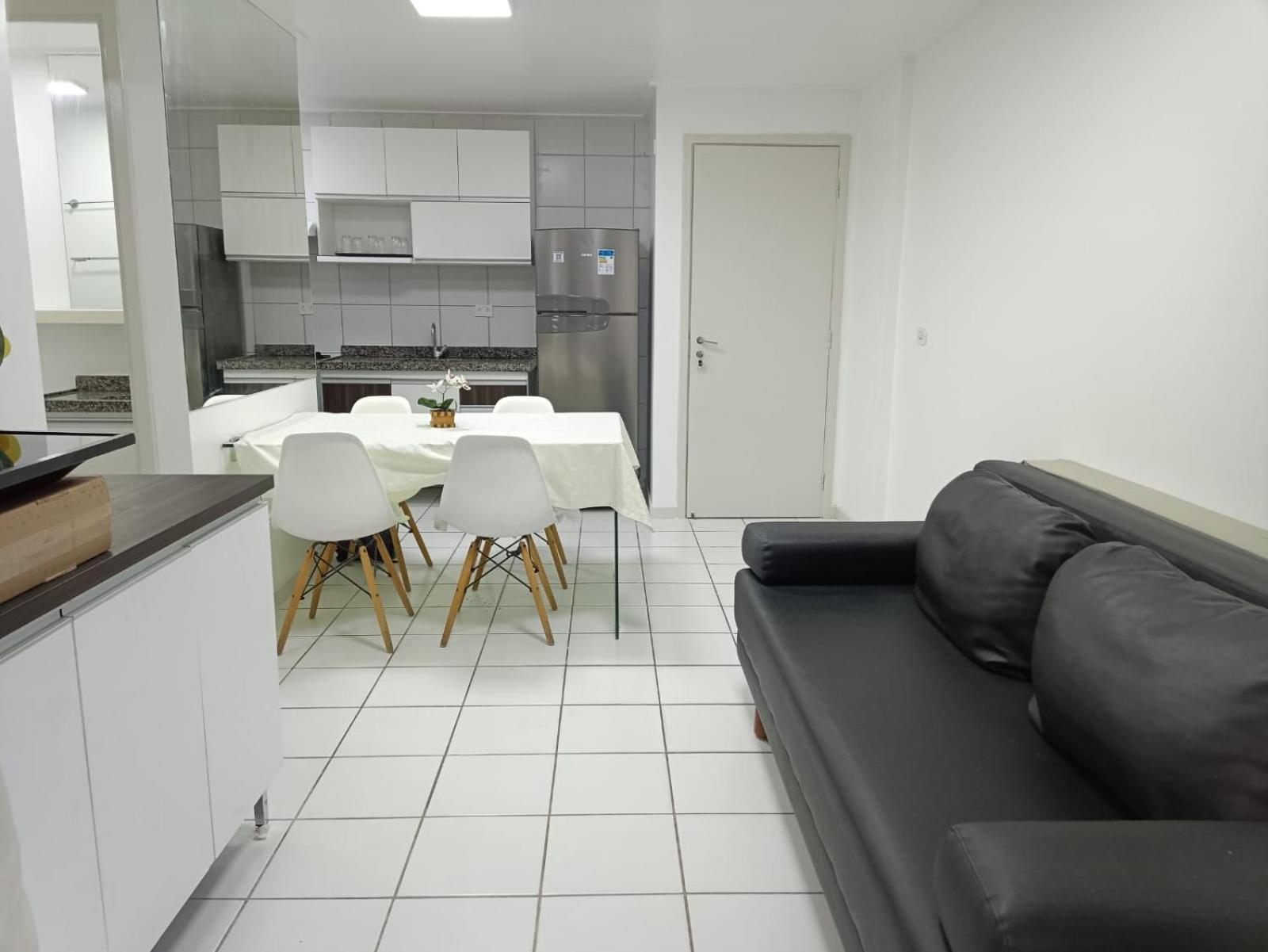 Na Beira Mar De Pajucara- Edif Neo- E Sala - Possui Varanda- Vista Lateral Do Mar-rua Julio Plech Filho 60 Esquina Com Avenida Doutor Antonio Gouveia - Consumo Eletrico E Pago No Ckeck-out - 1 Kwh E 1,35 Reias - Tem Tela De Proteca Maceio (Alagoas)